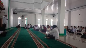 Ketua MUI Maluku Utara Isi Kultum Usai Sholat Dzuhur di Masjid IAIN Ternate